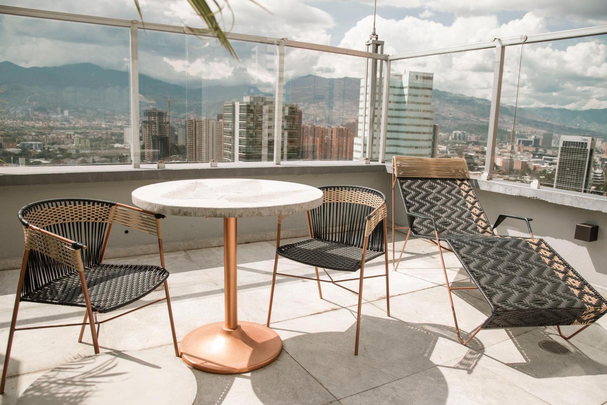 V Grand Hotel, A Member Of Radisson Individuals Medellín Exterior foto