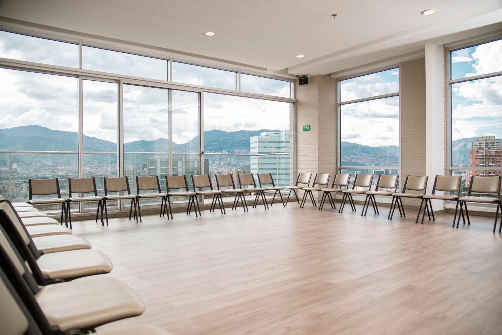 V Grand Hotel, A Member Of Radisson Individuals Medellín Exterior foto