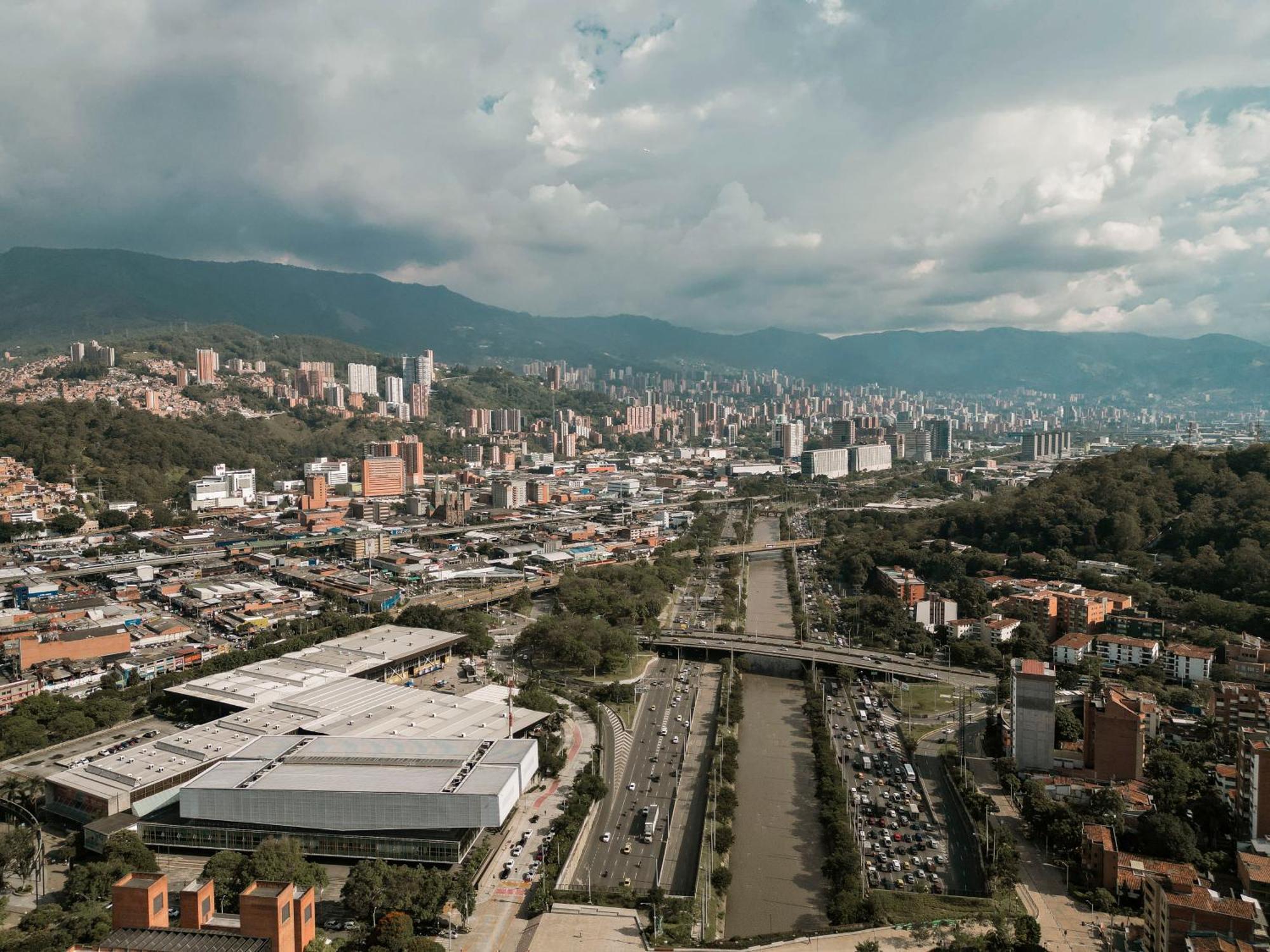V Grand Hotel, A Member Of Radisson Individuals Medellín Exterior foto