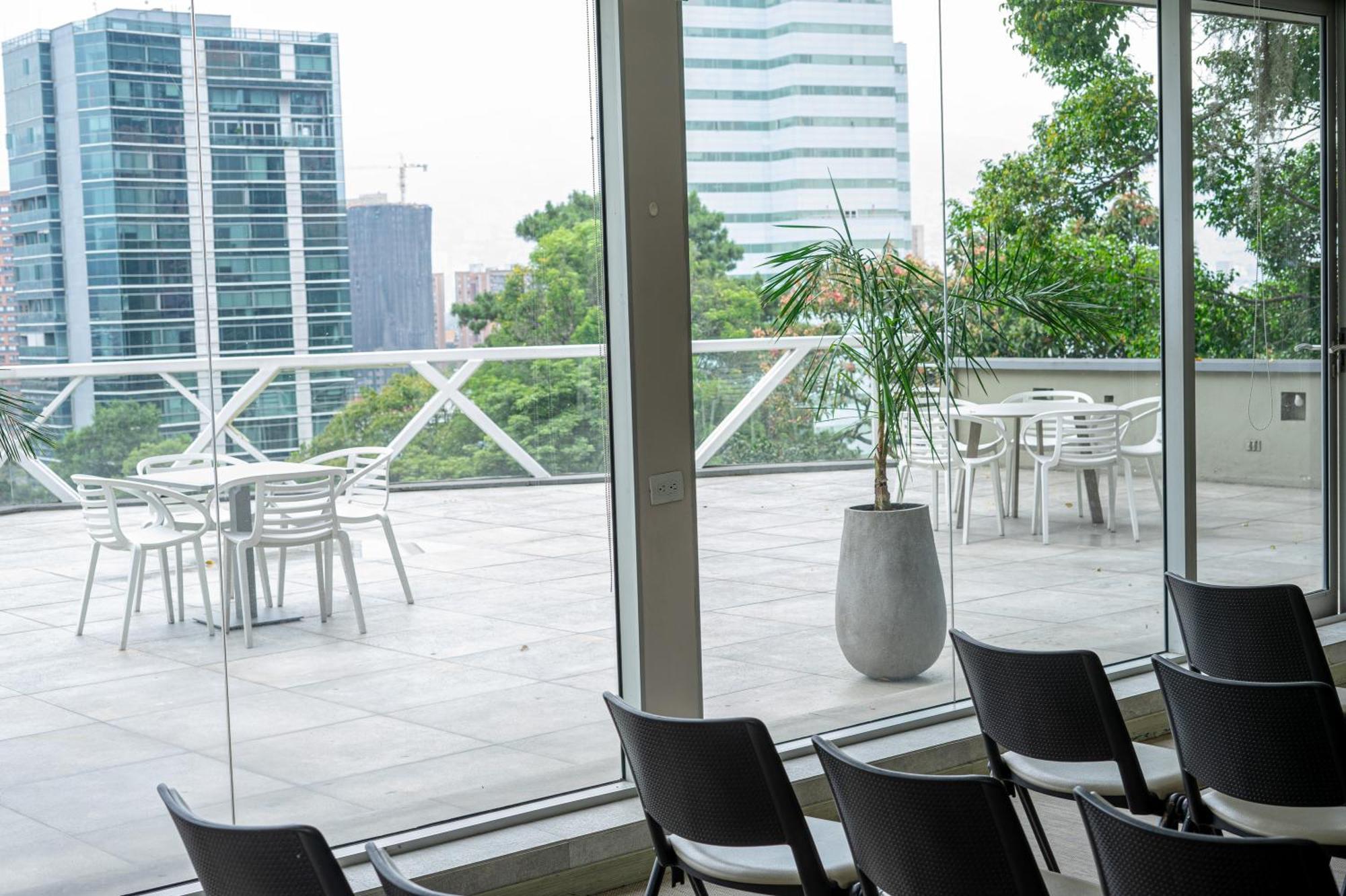 V Grand Hotel, A Member Of Radisson Individuals Medellín Exterior foto
